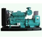 دیزل ژنراتور 220 کاوا Cummins مدل 6CTAA8.3-G7 مجهز به آلترناتور Stamford UCI274H با شاسی صنعتی و پس‌زمینه سفید